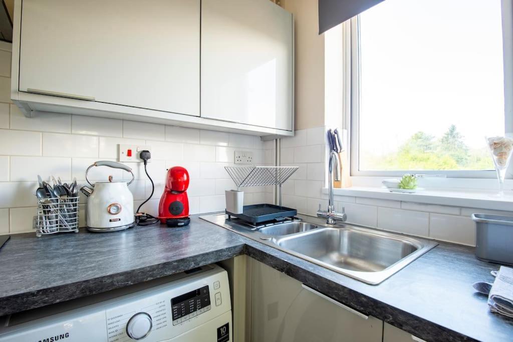 Charming Entire 2-Bedroom House In Milton Keynes Exterior photo