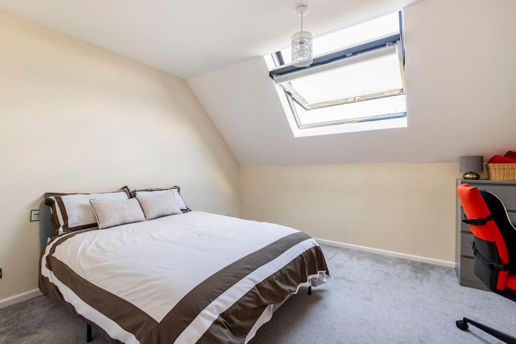 Charming Entire 2-Bedroom House In Milton Keynes Exterior photo
