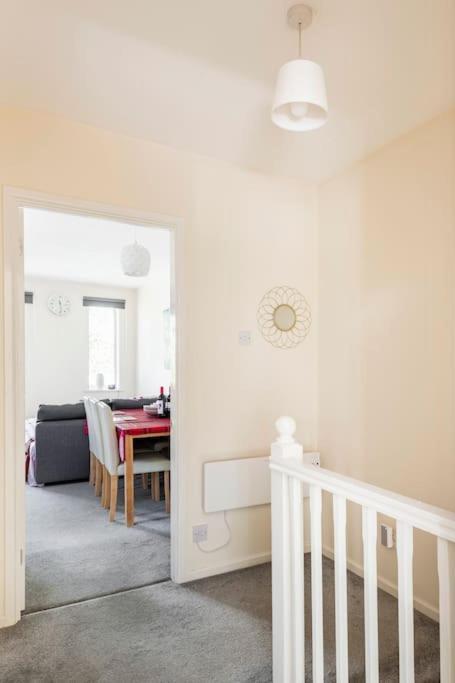 Charming Entire 2-Bedroom House In Milton Keynes Exterior photo