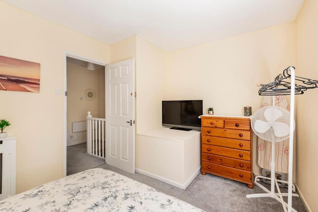 Charming Entire 2-Bedroom House In Milton Keynes Exterior photo