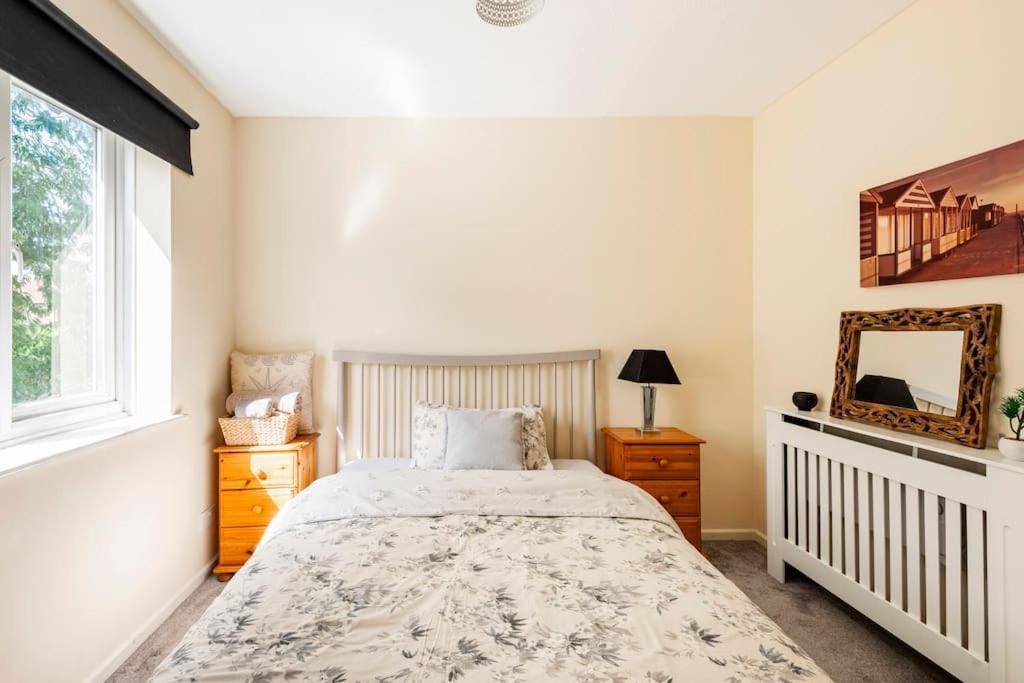 Charming Entire 2-Bedroom House In Milton Keynes Exterior photo