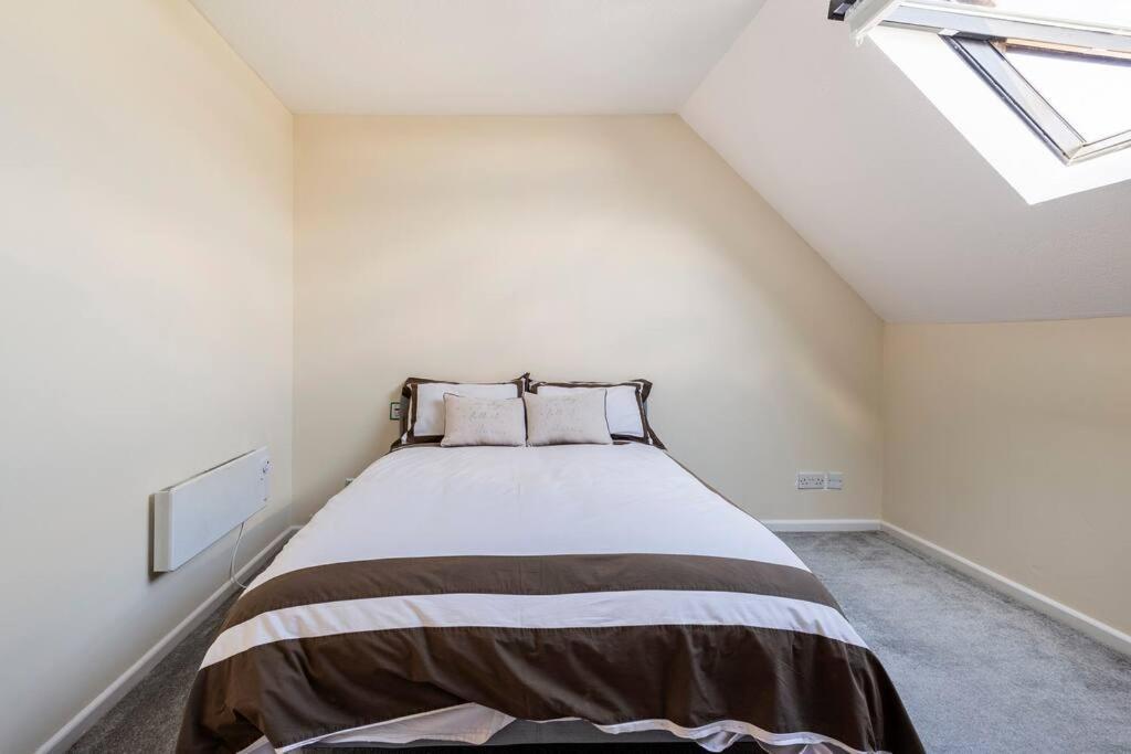 Charming Entire 2-Bedroom House In Milton Keynes Exterior photo