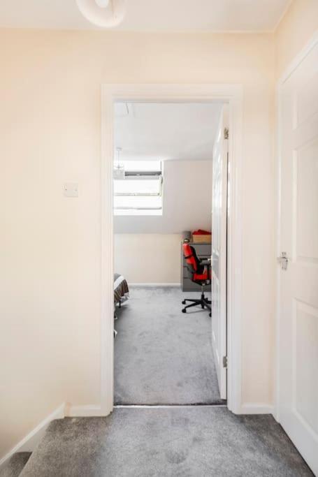 Charming Entire 2-Bedroom House In Milton Keynes Exterior photo