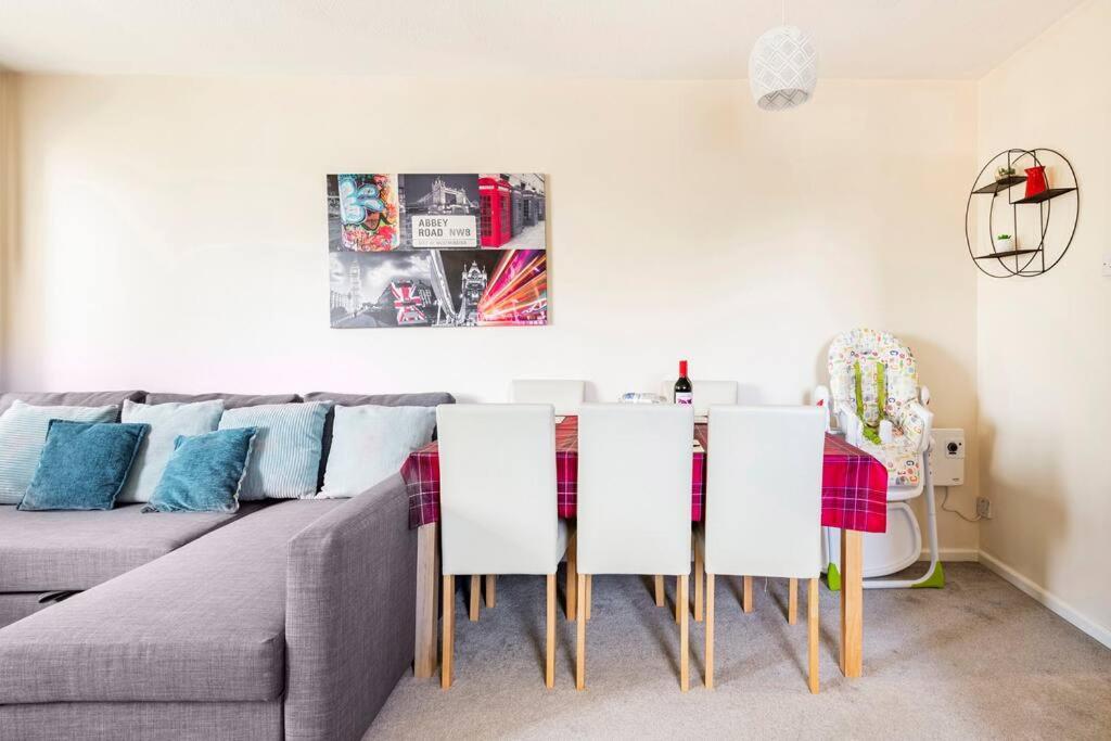 Charming Entire 2-Bedroom House In Milton Keynes Exterior photo