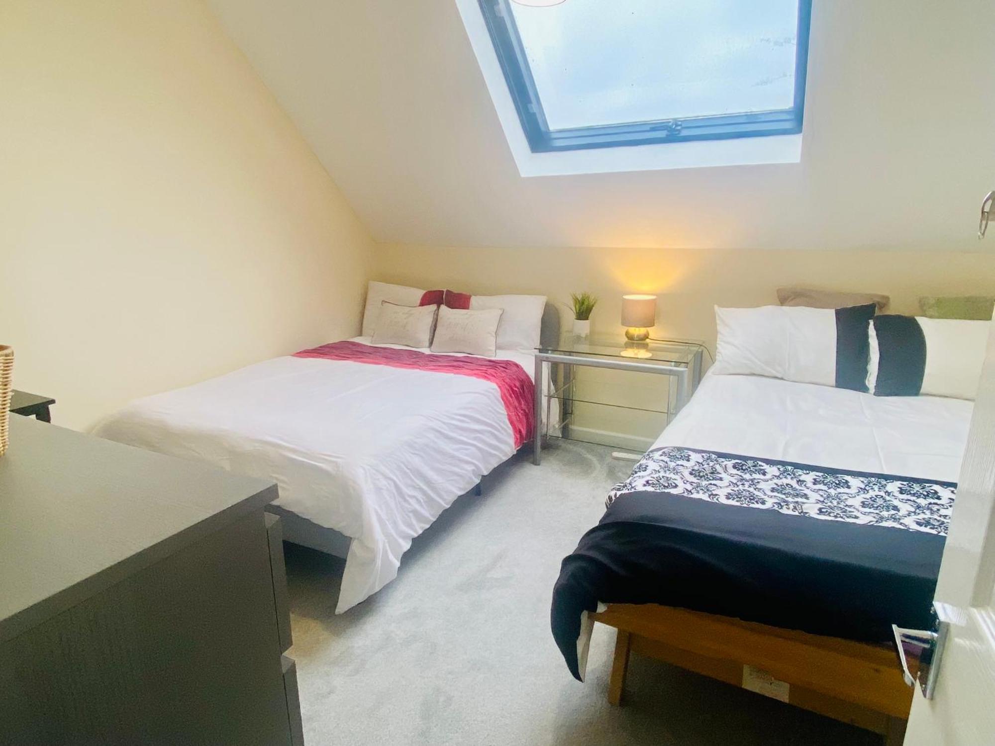 Charming Entire 2-Bedroom House In Milton Keynes Exterior photo