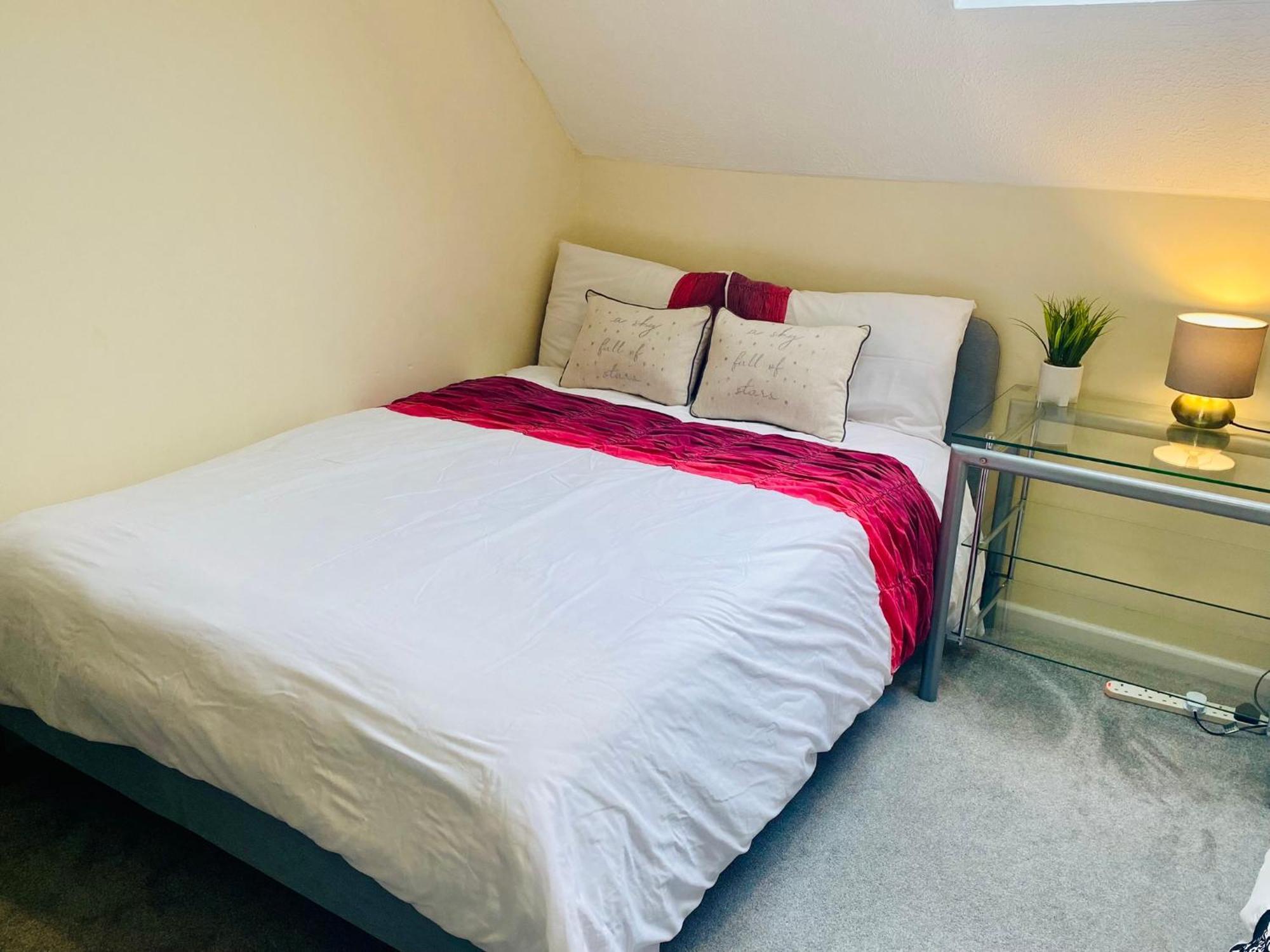 Charming Entire 2-Bedroom House In Milton Keynes Exterior photo